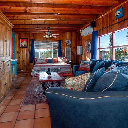 Chuck'S Cabin In A Joshua Tree Community Twentynine Palms Eksteriør billede