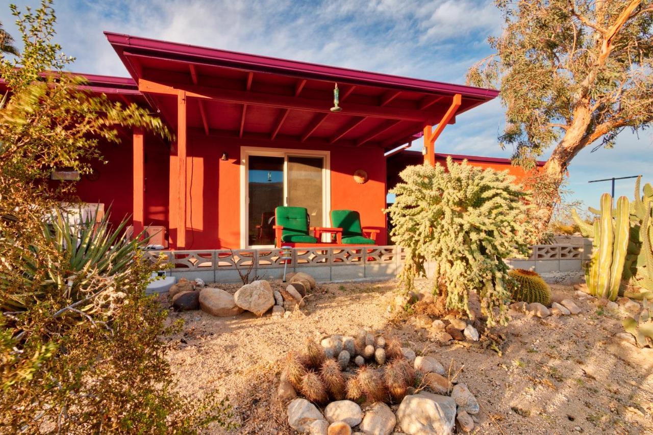 Chuck'S Cabin In A Joshua Tree Community Twentynine Palms Eksteriør billede